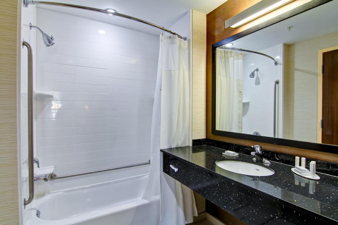 Fairfield Inn & Suites By Marriott Камлупс Екстериор снимка