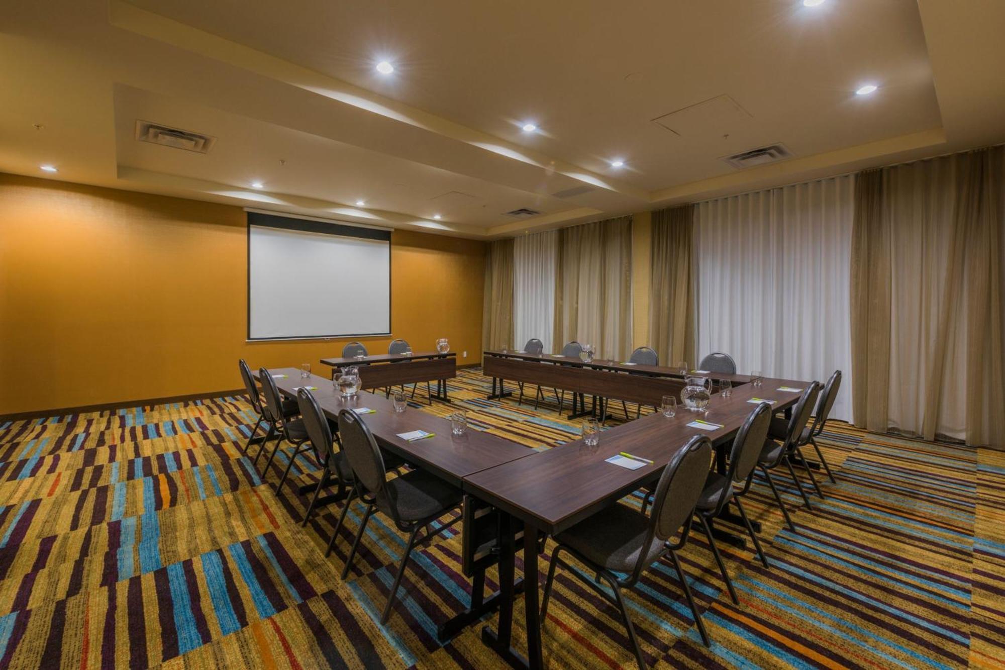 Fairfield Inn & Suites By Marriott Камлупс Екстериор снимка