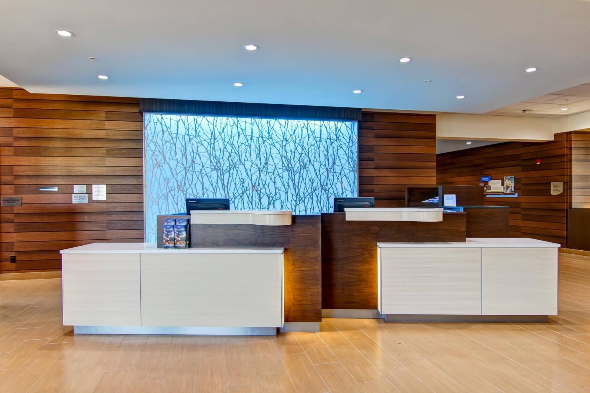 Fairfield Inn & Suites By Marriott Камлупс Екстериор снимка