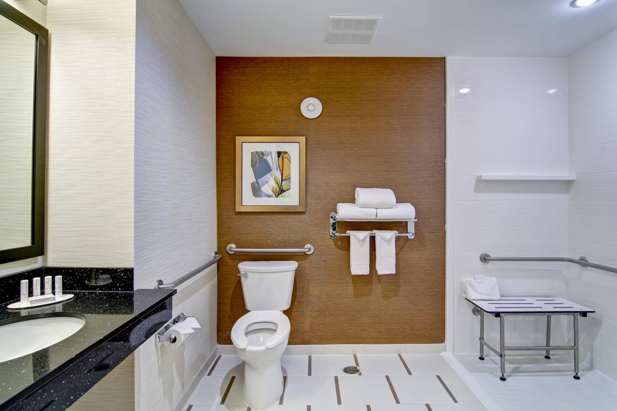 Fairfield Inn & Suites By Marriott Камлупс Екстериор снимка